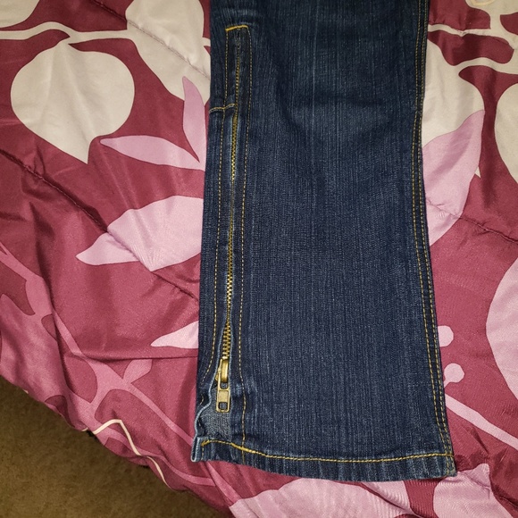 Blue Asphalt Women's Capri‎ Jeans - Picture 2 of 7